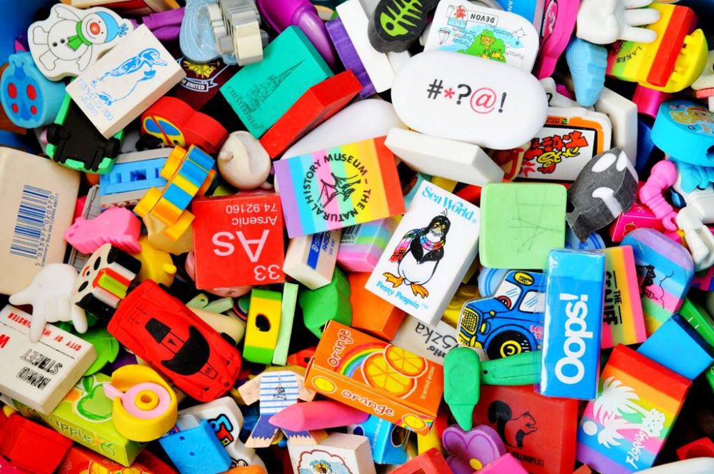 Bocah umur 9 tahun koleksi 3.500 penghapus dari berbagai negara Bocah umur 9 tahun koleksi 3.500 penghapus dari berbagai negara