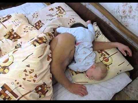 15 Foto pose tidur balita di sembarang tempat ini lucu banget, gemes!  15 Foto pose tidur balita di sembarang tempat ini lucu banget, gemes!