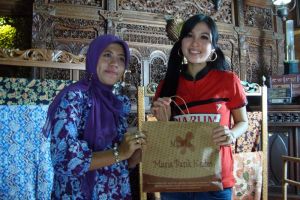 Kisah Yuli Astuti, rela daki Gunung Muria demi cari jejak batik Kudus