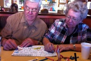 Kemesraan pasangan kakek nenek ini bakal membuatmu iri, dijamin!