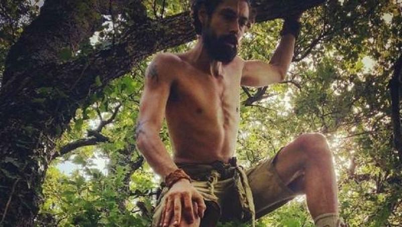 Pria ini nekat tinggalkan pekerjaan & rumahnya untuk menjadi Tarzan Pria ini nekat tinggalkan pekerjaan & rumahnya untuk menjadi Tarzan