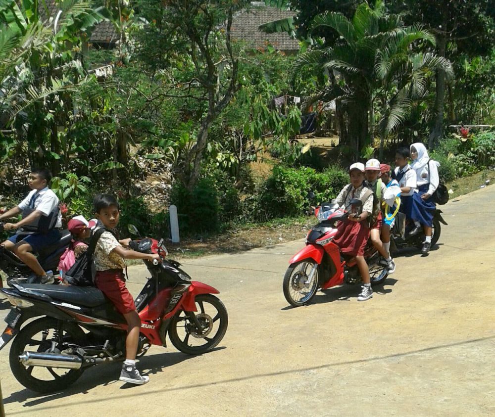 7 Kelakuan anak kecil zaman sekarang yang membuat hatimu miris