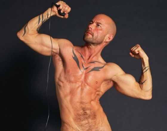 Nggak nyangka, 10 pria macho ini dulunya perempuan