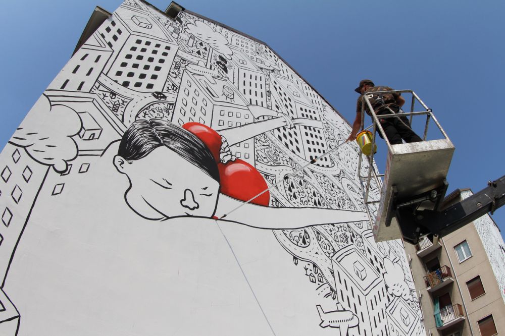 Lainnya membenci, warga di Milan justru minta rumahnya digambari mural