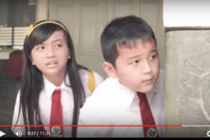 VIDEO: Tak sengaja cium lawan jenis, bocah SD siap jadi ayah