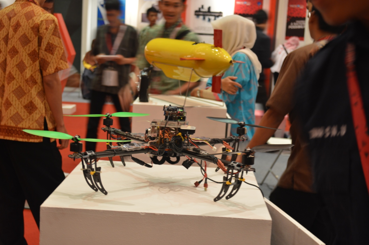 Robot terbang, teknologi karya mahasiswa untuk mencari korban bencana