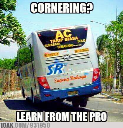 13 Aksi bus di Jawa yang bikin hati ketar-ketir 13 Aksi bus di Jawa yang bikin hati ketar-ketir