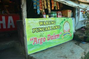 Warung ini disebut sebagai warung tertinggi di Indonesia