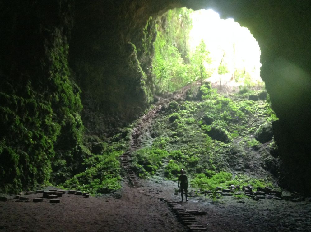 Gua indah ini tempat penumpasan PKI, ditemukan 3 truk tulang manusia