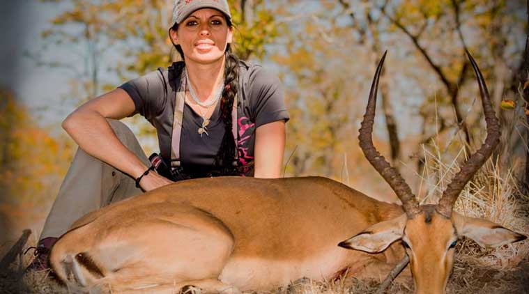 Wanita ini pamer hewan langka buruannya & tolak berhenti, keterlaluan! Wanita ini pamer hewan langka buruannya & tolak berhenti, keterlaluan!