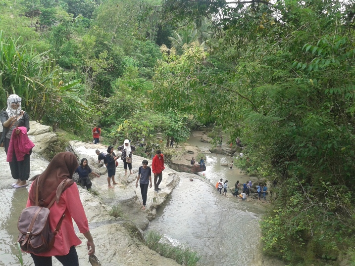 Nenek pemilik wisata Pulosari, hidup dari angon sapi milik tetangga