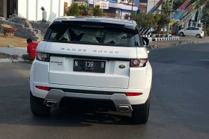 Miris! Konvoi suporter bola di Malang anarkis rusak mobil di jalan