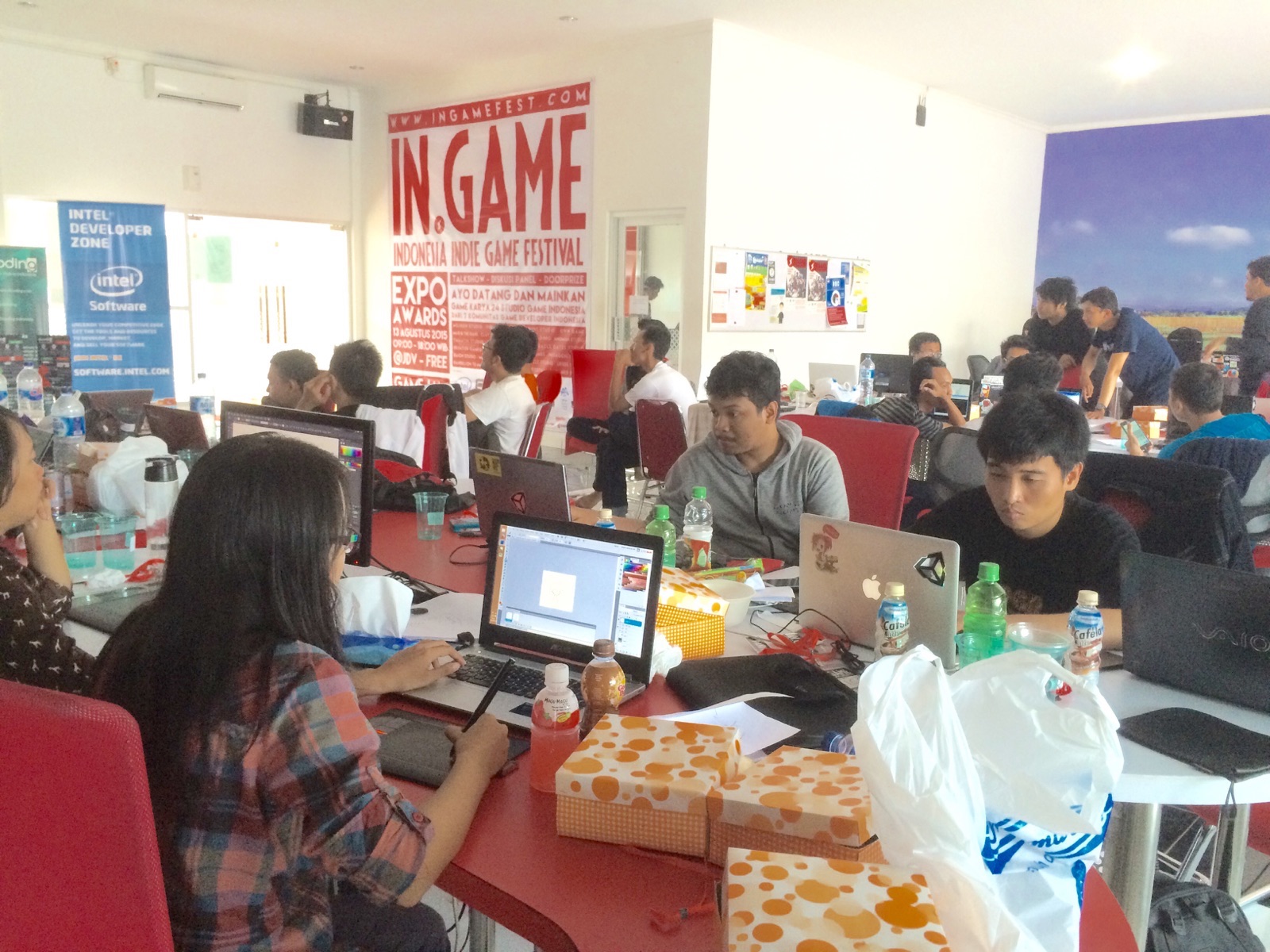 Beginilah aktivitas para pembuat game saat berkumpul 