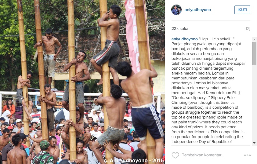 Jepretan Ibu Ani tentang lomba panjat pinang tuai pujian netizen Jepretan Ibu Ani tentang lomba panjat pinang tuai pujian netizen