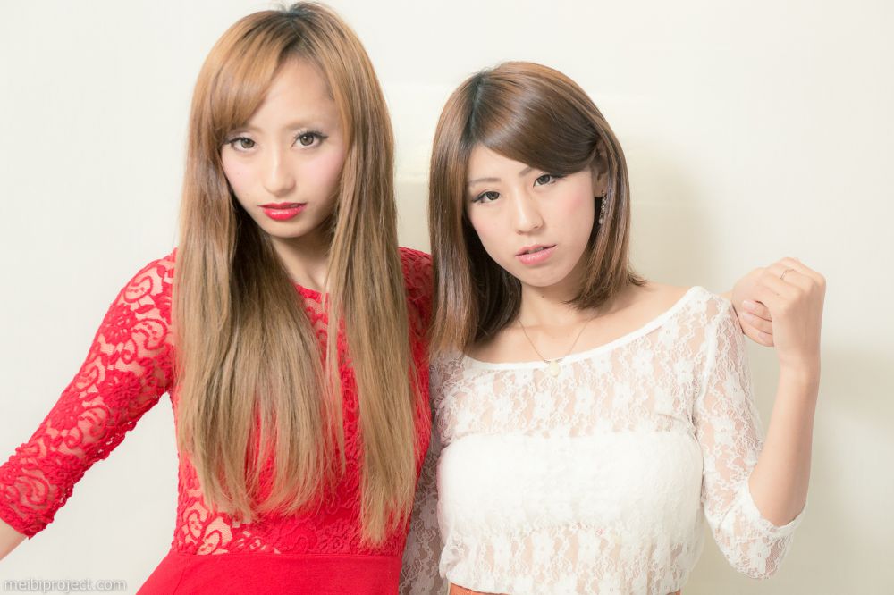 Dua model Jepang ini ikut rayakan HUT RI dengan merah dan putih