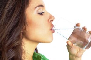 7 Manfaat air putih ini bisa didapatkan jika rutin diminum pagi hari