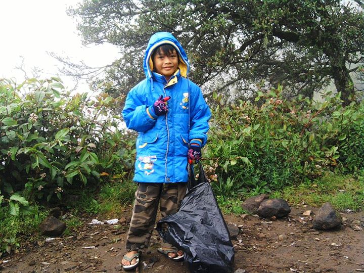 Arya, pendaki cilik yang juga peduli kebersihan alam