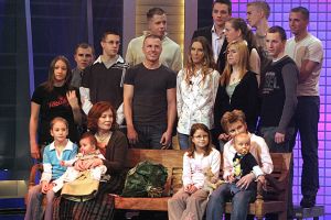 Nenek berusia 65 tahun melahirkan bayi kembar empat, menakjubkan!