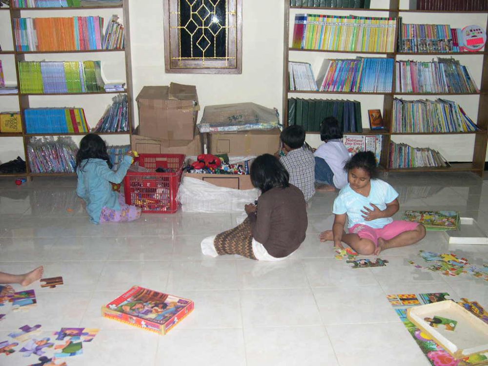 Tumbuhkan minat baca warga, Sumanto rela jadi 'perpustakaan keliling'