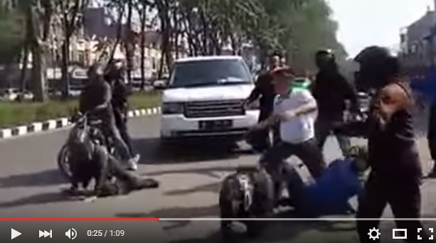 5 Kejanggalan video Ki Kusumo dibully di jalanan