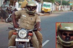 Begini kelakuan asli polisi India, kocak abis!