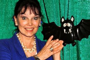 Duka perfilman Hollywood, aktris pemeran Batgirl berpulang