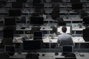 Gila kerja bisa tingkatkan risiko terkena stroke dan gangguan jantung