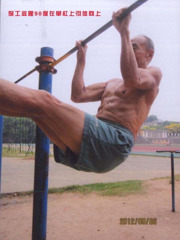 Alasan kesehatan, anggota komunitas ini rutin minum urine sendiri