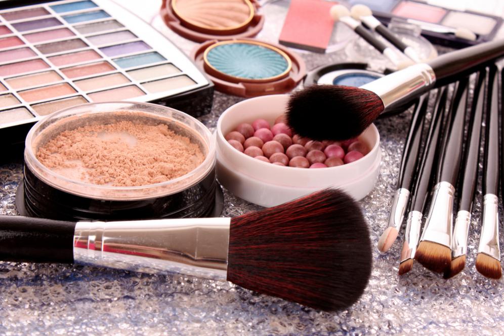 8 Hal tentang kosmetik yang perlu kamu ketahui, antara mitos & fakta!