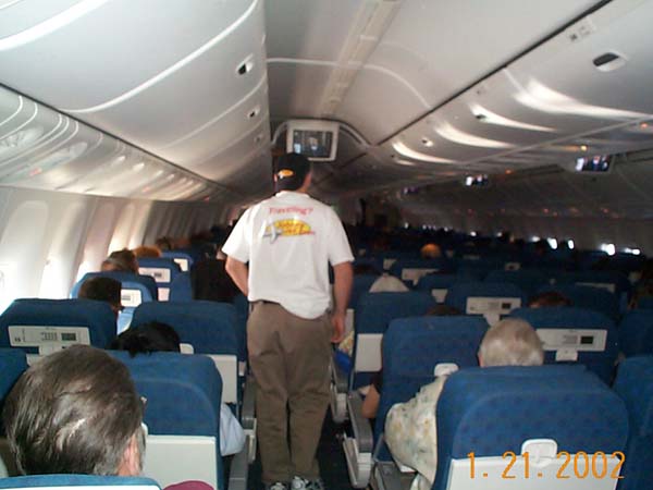 13 Kelakuan penumpang pesawat yang bakal bikin risih