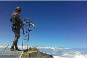 Jangan ditiru! Pendaki ini injak panel surya pemantau Merapi