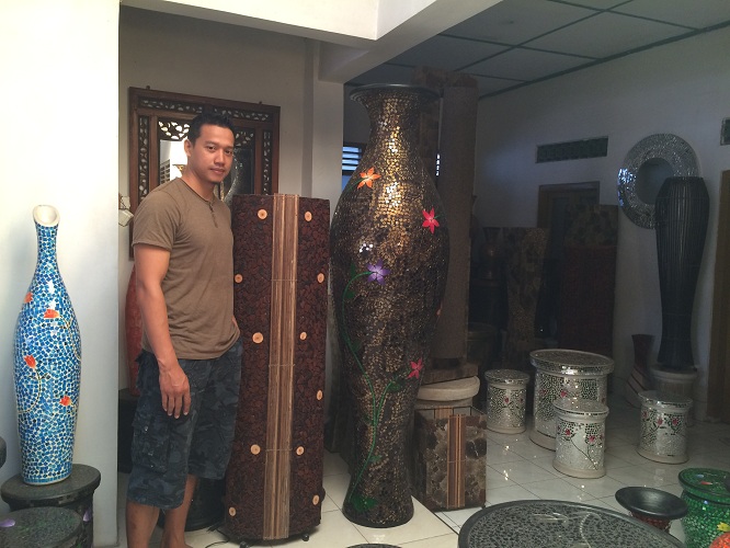 Anto, mulai usaha saat semester 7, kini eksportir andal lantai keramik