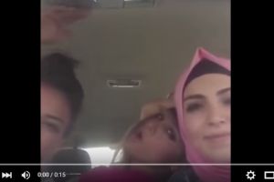 VIDEO: Begini jadinya kalau nekat selfie sambil nyetir