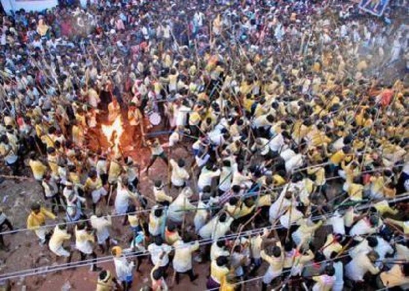 20 Ritual aneh yang hanya dilakukan orang India