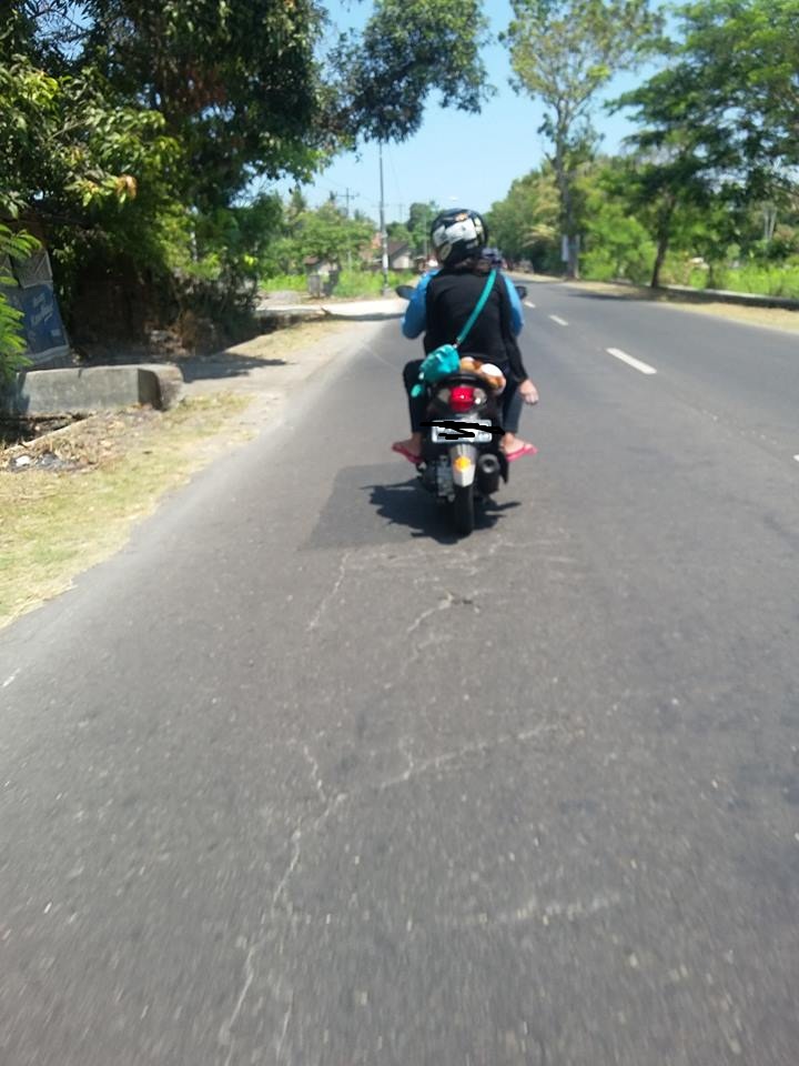 Foto pengendara taburkan serbuk mencurigakan hebohkan Jogja