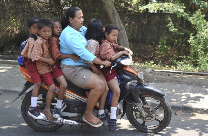 Ulah pengendara motor yang paling menjengkelkan pengguna jalan lain Ulah pengendara motor yang paling menjengkelkan pengguna jalan lain