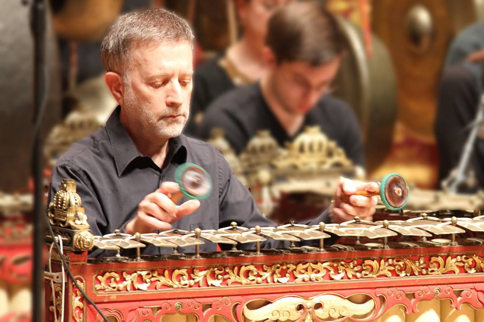 Pakai nama & gamelan Jawa, grup musik ini ada di AS & pemainnya bule Pakai nama & gamelan Jawa, grup musik ini ada di AS & pemainnya bule