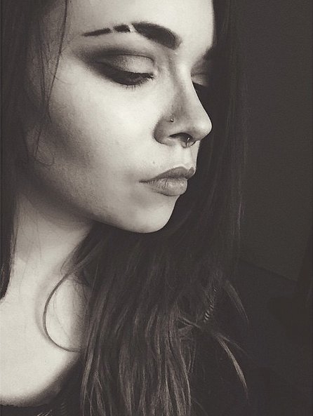 Ini tren alis yang lagi hits sekarang, kamu juga bisa coba! Ini tren alis yang lagi hits sekarang, kamu juga bisa coba!