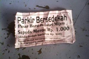 Di tempat ini bayar parkir sekaligus sedekah, luar biasa! 