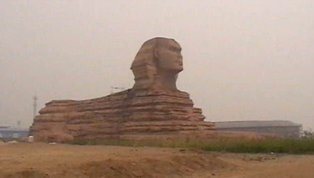 12 Monumen dunia ini sukses dijiplak China, mirip banget sama aslinya!