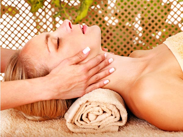 7 Manfaat baik ini bisa kamu peroleh kalau rutin facial