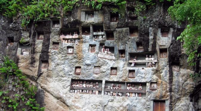 10 Kuburan ini disebut paling unik di dunia, Indonesia juga punya!