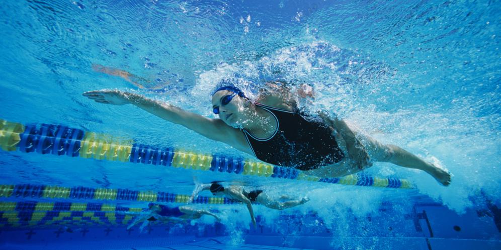 7 Hal yang bakal bikin kamu pikir-pikir kalau mau rajin berenang