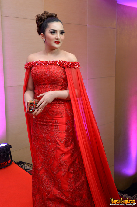 6 Lakon ini ada dalam 'perang' KD-Aurel hingga bikin geger jagat maya! 6 Lakon ini ada dalam 'perang' KD-Aurel hingga bikin geger jagat maya!