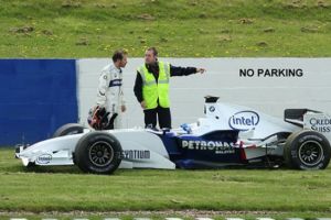 21 Foto-foto gagal parkir yang malah bikin senyum-senyum sendiri