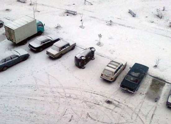 21 Foto-foto gagal parkir yang malah bikin senyum-senyum sendiri