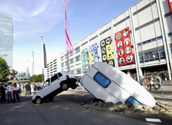 21 Foto-foto gagal parkir yang malah bikin senyum-senyum sendiri