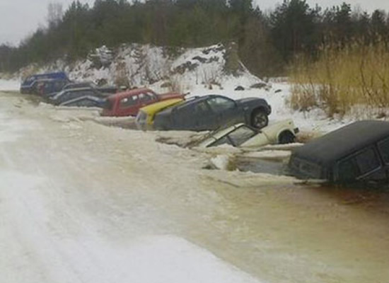 21 Foto-foto gagal parkir yang malah bikin senyum-senyum sendiri