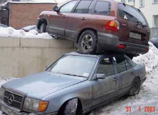 21 Foto-foto gagal parkir yang malah bikin senyum-senyum sendiri