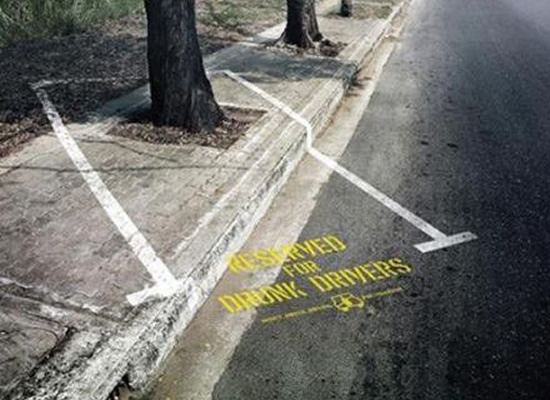 21 Foto-foto gagal parkir yang malah bikin senyum-senyum sendiri